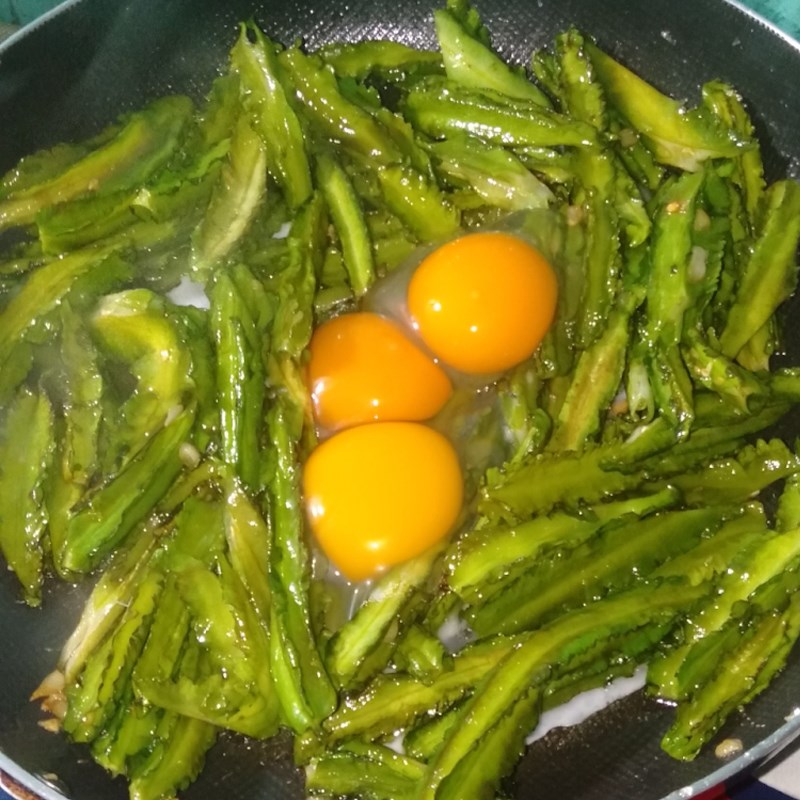 Step 2 Stir-fry winged beans with eggs Stir-fried winged beans with eggs