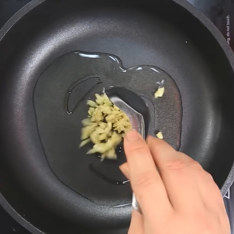 Step 3 Stir-fry chicken Cheese chicken noodles