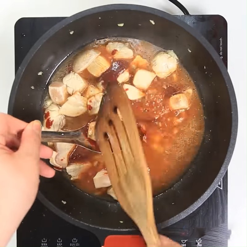 Step 3 Stir-fry chicken Cheese chicken noodles