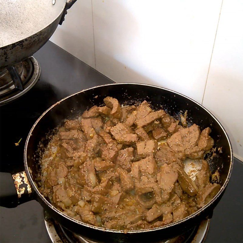 Step 3 Stir-fry beef liver with onions Beef liver pate