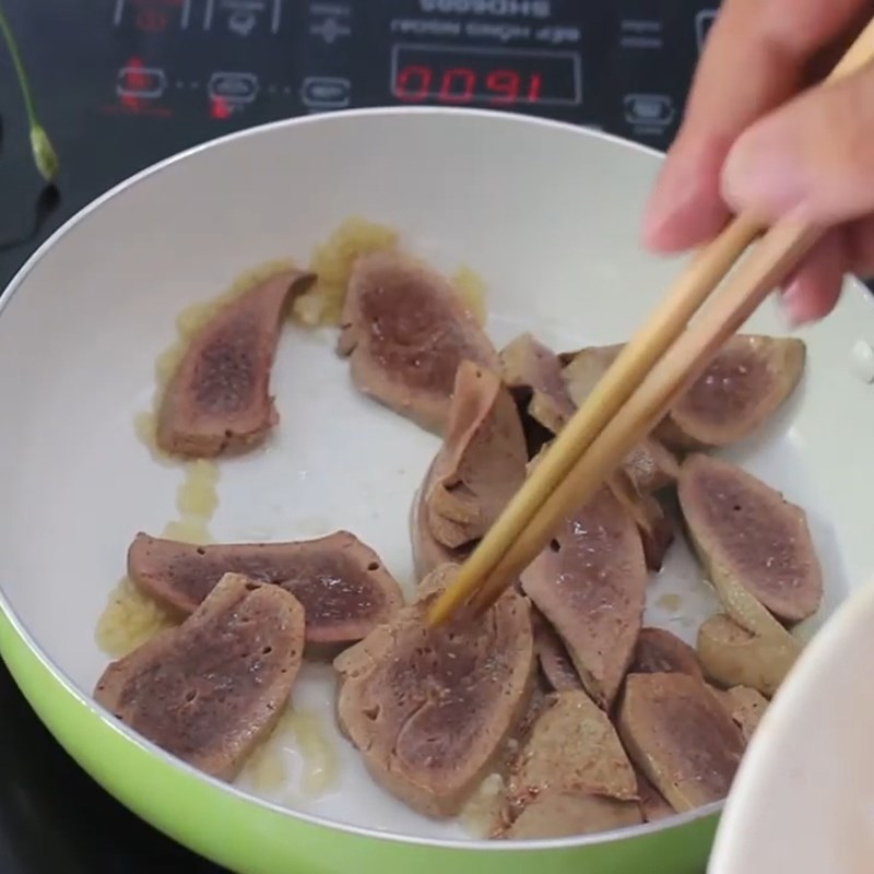 Step 4 Sautéed Pork Liver Chives Stir-fried Pork Liver