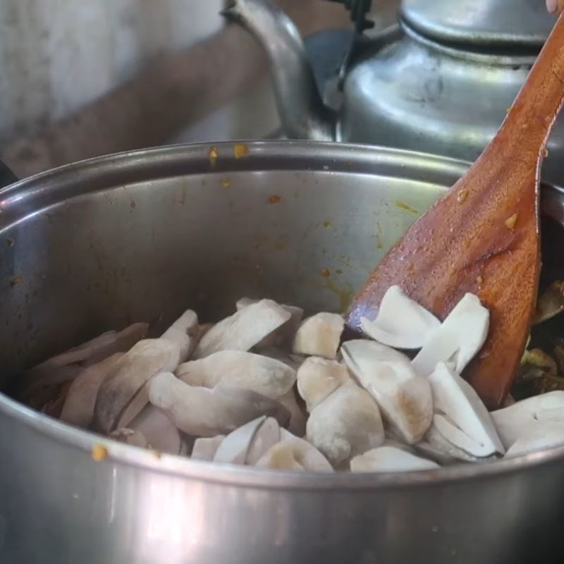 Step 2 Stir-fried crab Coconut milk crab noodle