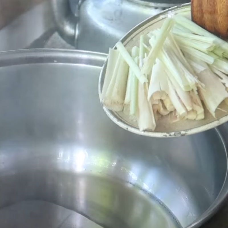Step 2 Stir-fried crab Coconut milk crab noodle