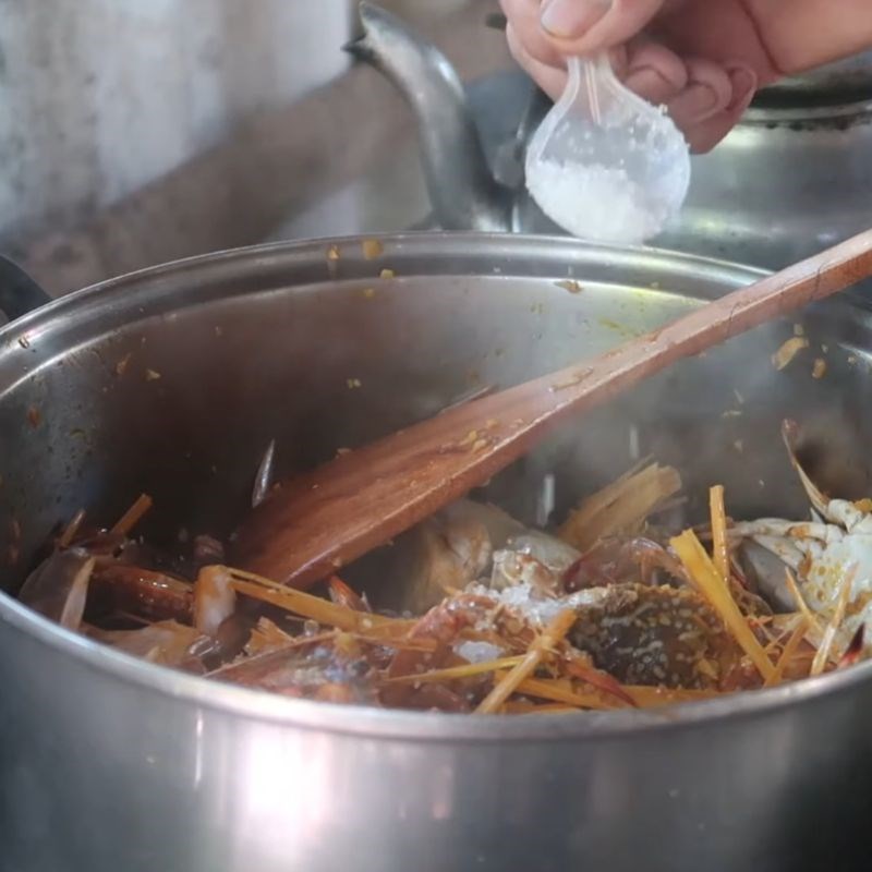 Step 2 Stir-fried crab Coconut milk crab noodle