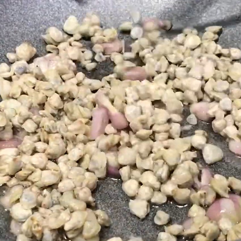 Step 2 Stir-frying Clams for Stir-fried Clams with Loofah