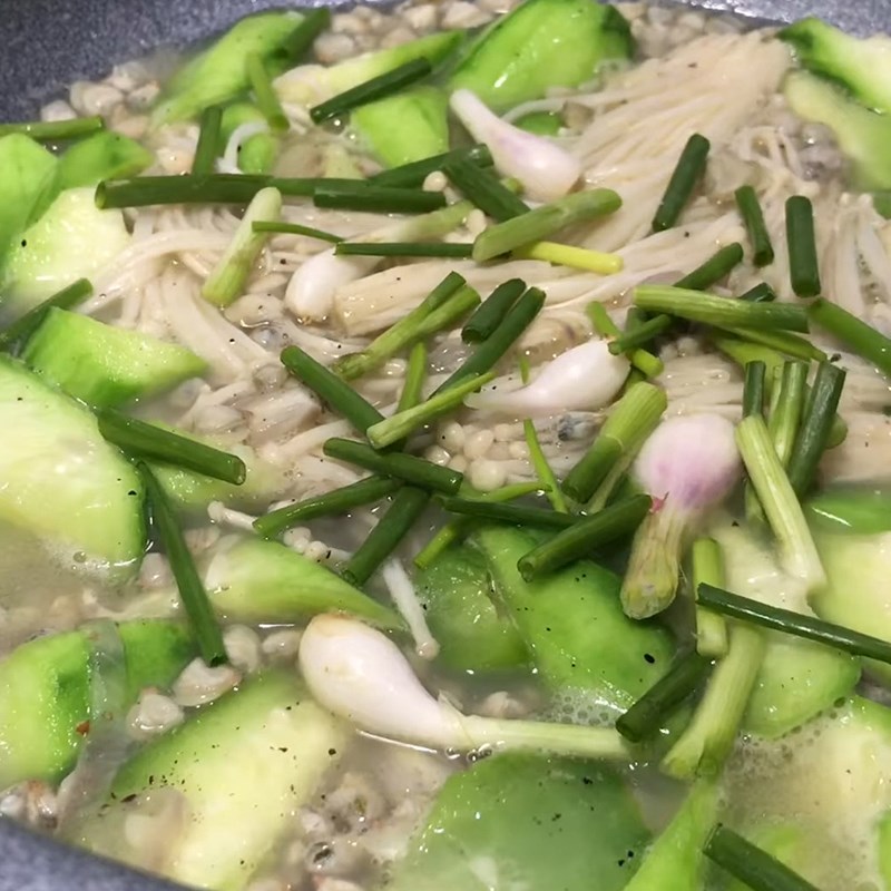 Step 2 Stir-frying Clams for Stir-fried Clams with Loofah
