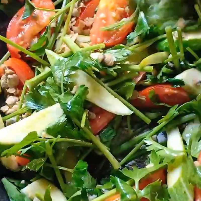 Step 3 Stir-fried clams with cucumber and tomato Stir-fried clams with cucumber and tomato