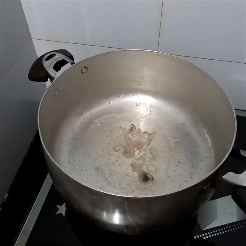 Step 3 Stir-frying potatoes Stir-fried potatoes with chicken entrails
