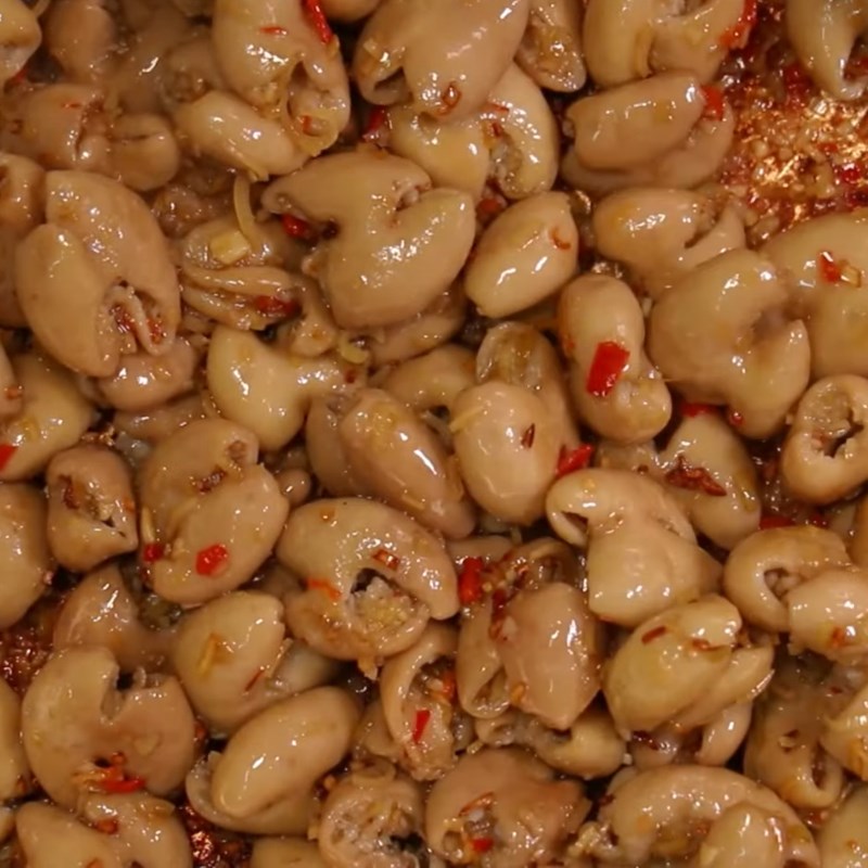 Step 3 Stir-fried pig intestines with lemongrass and chili Stir-fried pig intestines with lemongrass and chili