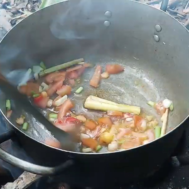 Step 3 Stir-fried eel with sour leaf hotpot