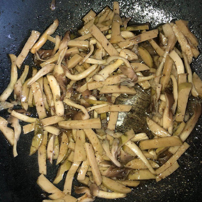 Step 2 Stir-fry noodles Vegetarian stir-fried noodles with fresh noodles