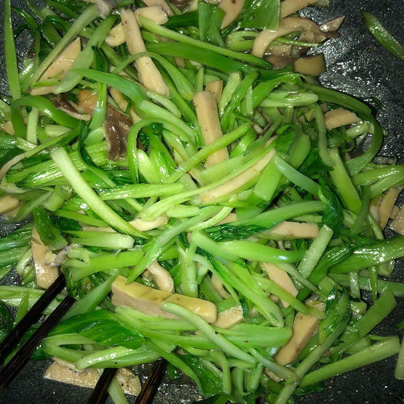 Step 2 Stir-fry noodles Vegetarian stir-fried noodles with fresh noodles