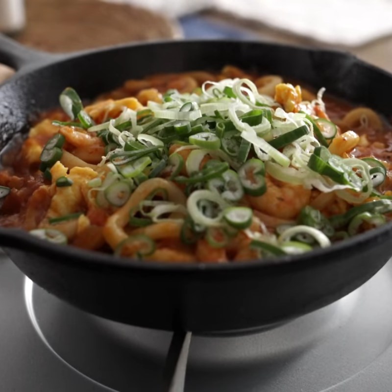 Step 5 Stir-fried Udon Noodles Udon noodles stir-fried with egg and tomato