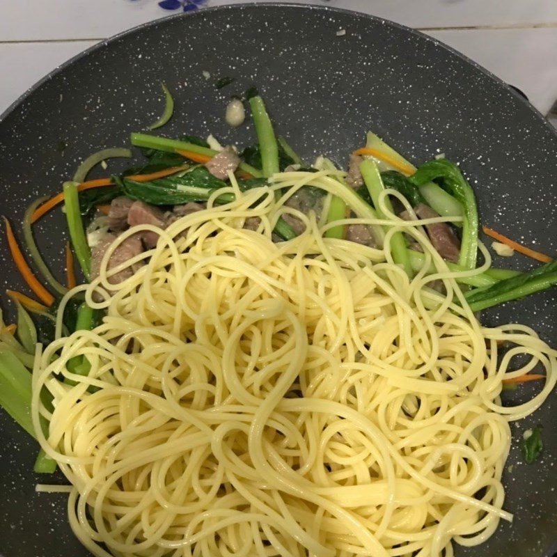 Step 4 Stir-fry Italian noodles with beef Italian noodles with beef