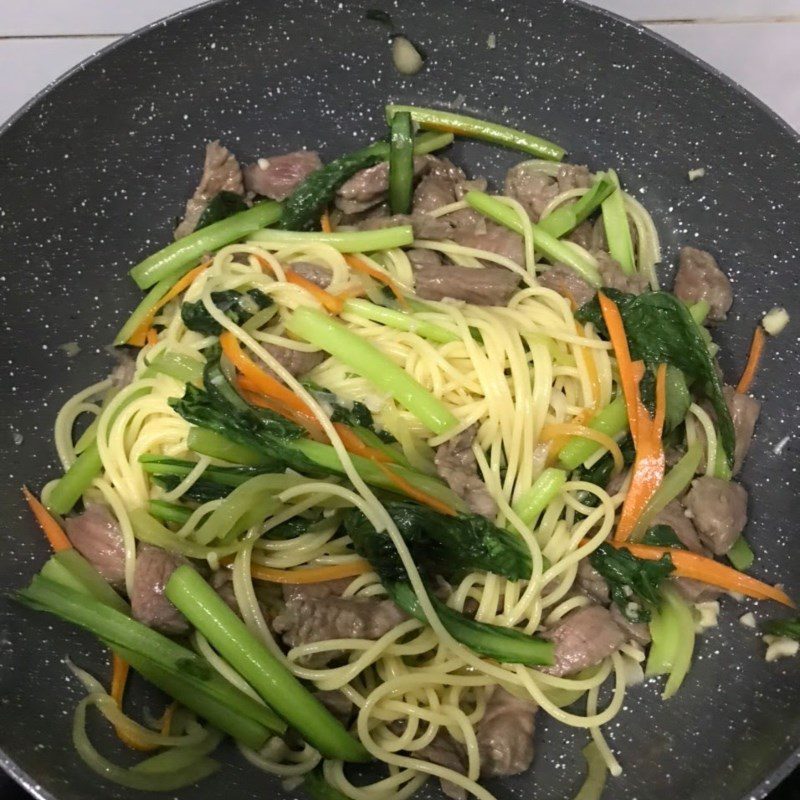 Step 4 Stir-fry Italian noodles with beef Italian noodles with beef