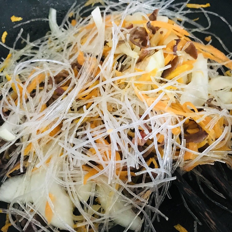 Step 3 Stir-fried vermicelli with vegetables Steamed flatfish with mushrooms