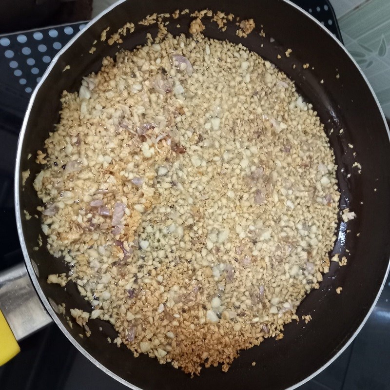 Step 2 Stir-fried mushroom Stir-fried vegetarian mushroom with garlic
