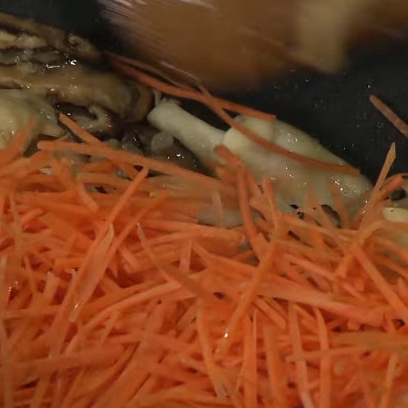 Step 3 Stir-fry mushrooms and carrots Vegetarian Noodle Salad with Mushrooms