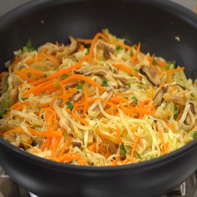 Step 6 Stir-fry mushrooms and vegetables for beef mushroom spring rolls