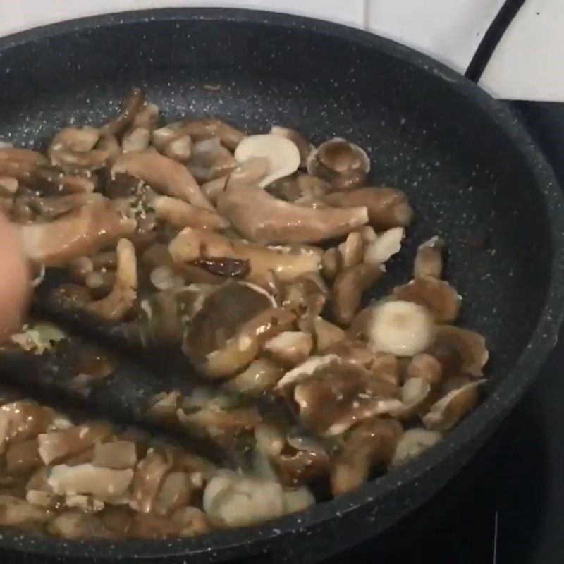 Step 6 Stir-fry mushrooms and minced meat Tràm mushroom porridge with shrimp and meat