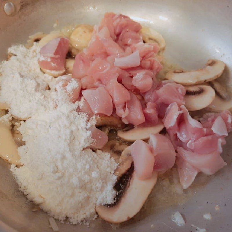 Step 2 Sauté mushrooms and chicken Creamy chicken mushroom soup