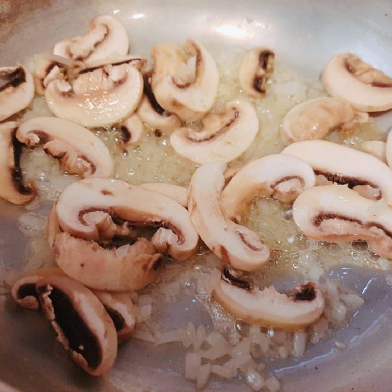Step 2 Sauté mushrooms and chicken Creamy chicken mushroom soup
