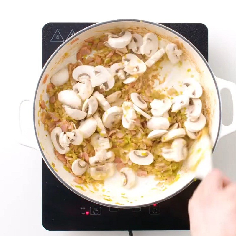 Step 5 Sautéing the filling for roasted mashed potatoes with chicken
