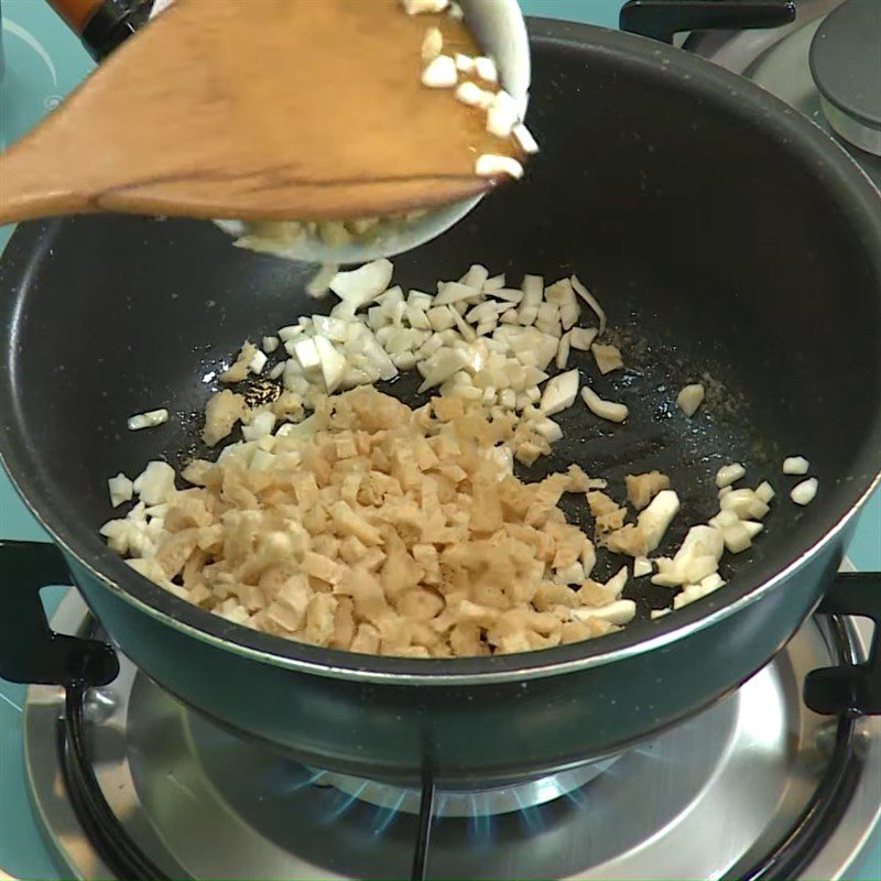 Step 3 Stir-fry Filling for Gia Lai Dry Pho
