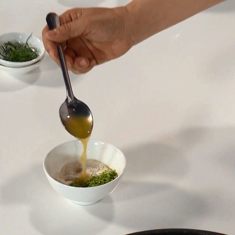 Step 4 Stir-fry snails Stir-fried apple snails