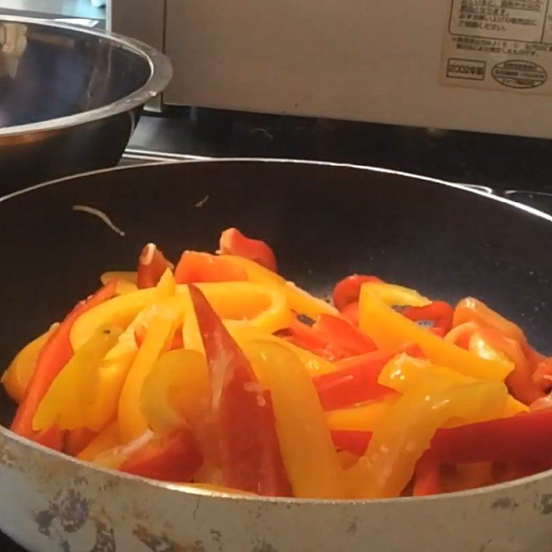 Step 2 Stir-fry the bell peppers Stir-fried Bell Peppers