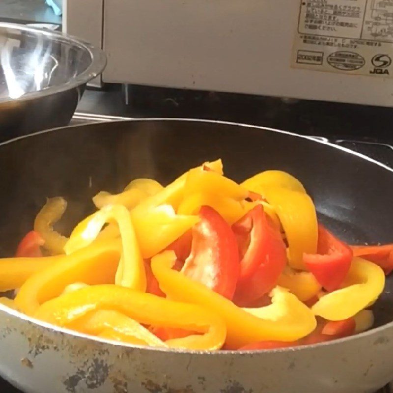 Step 2 Stir-fry the bell peppers Stir-fried Bell Peppers
