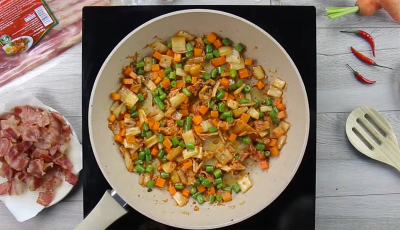 Step 3 Sauté the vegetables Fried rice with bacon