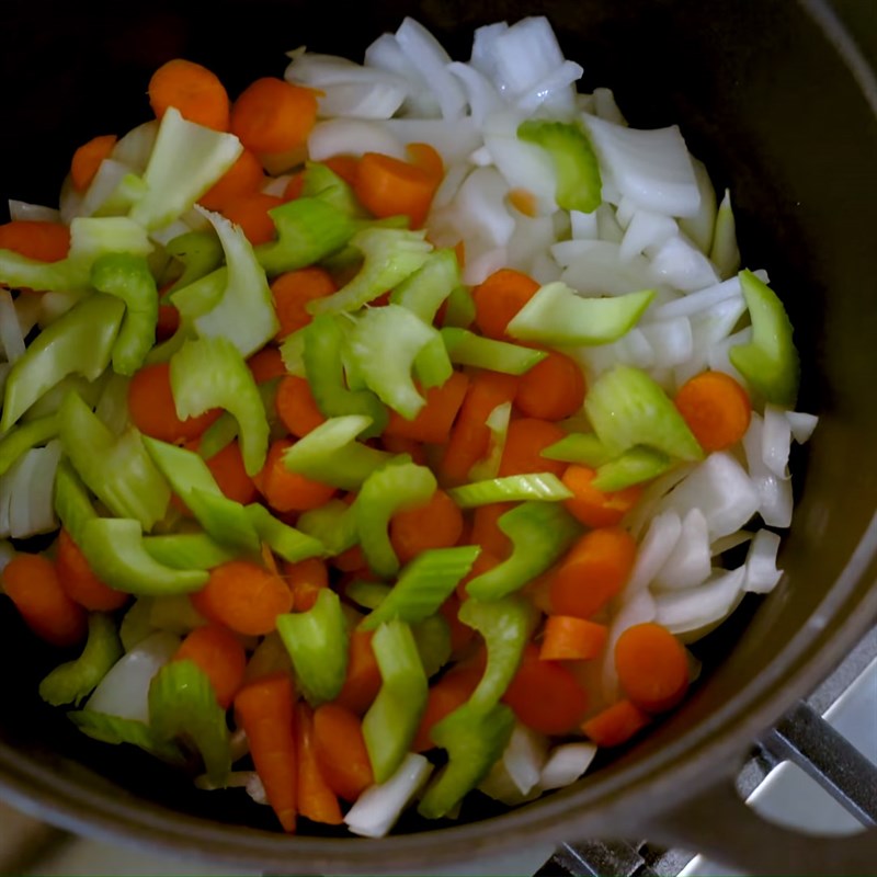 Step 3 Sauté vegetables Chicken noodle with vegetables