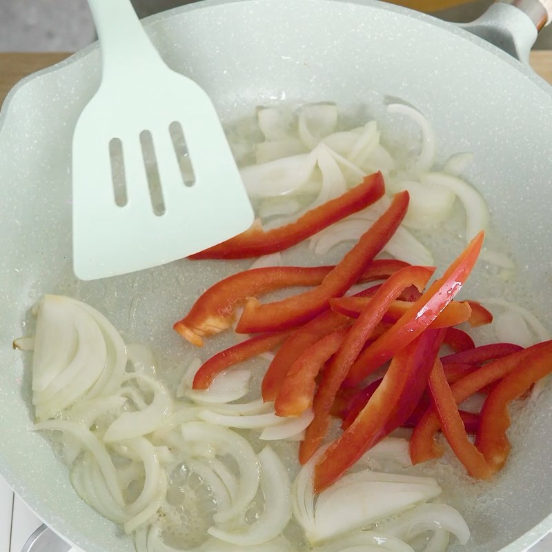 Step 3 Stir-fried vegetables Korean-style stir-fried noodles with colorful vegetables