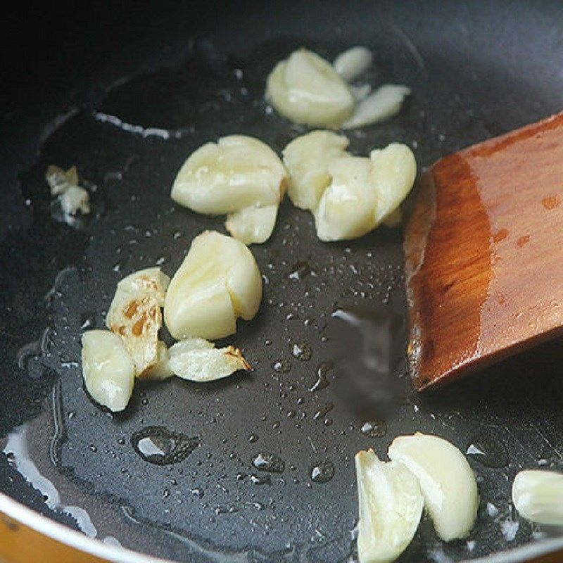 Step 3 Stir-fry the choai vegetable with garlic Choai vegetable stir-fried with garlic