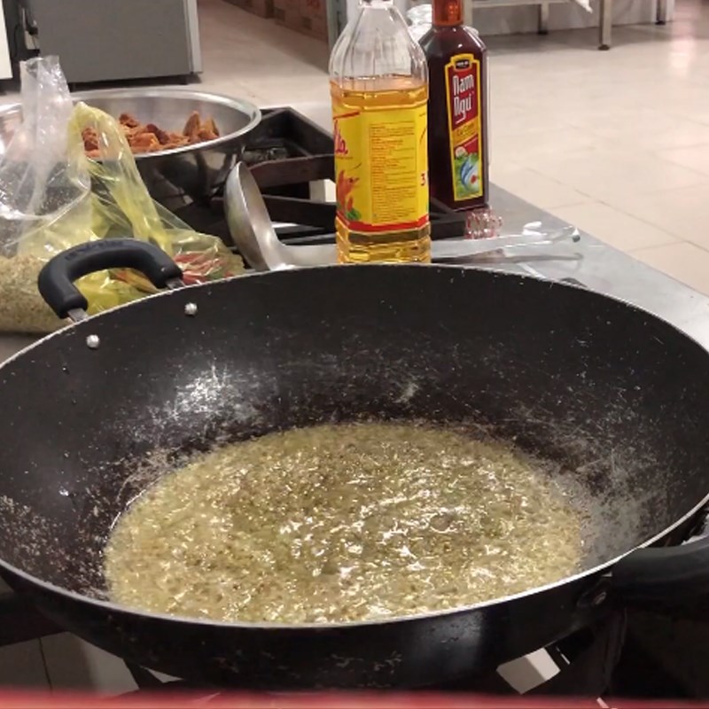 Step 2 Stir-fry lemongrass and chili Fried pork belly with lemongrass and chili