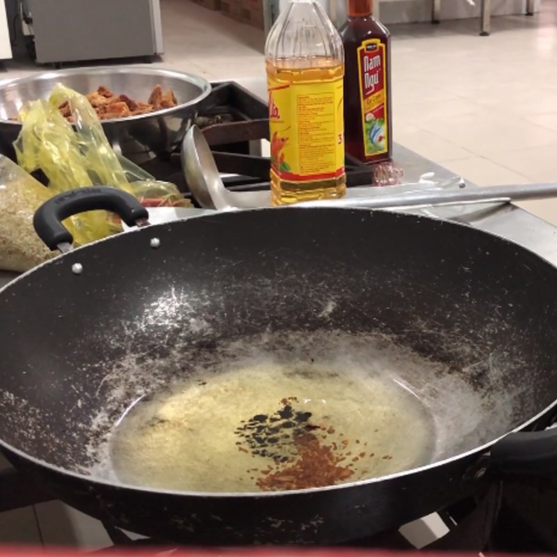 Step 2 Stir-fry lemongrass and chili Fried pork belly with lemongrass and chili