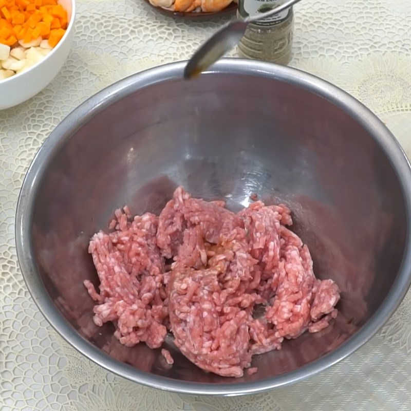 Step 3 Sauté minced meat for lotus seed spring rolls
