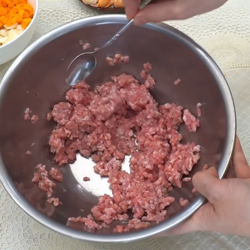 Step 3 Sauté minced meat for lotus seed spring rolls