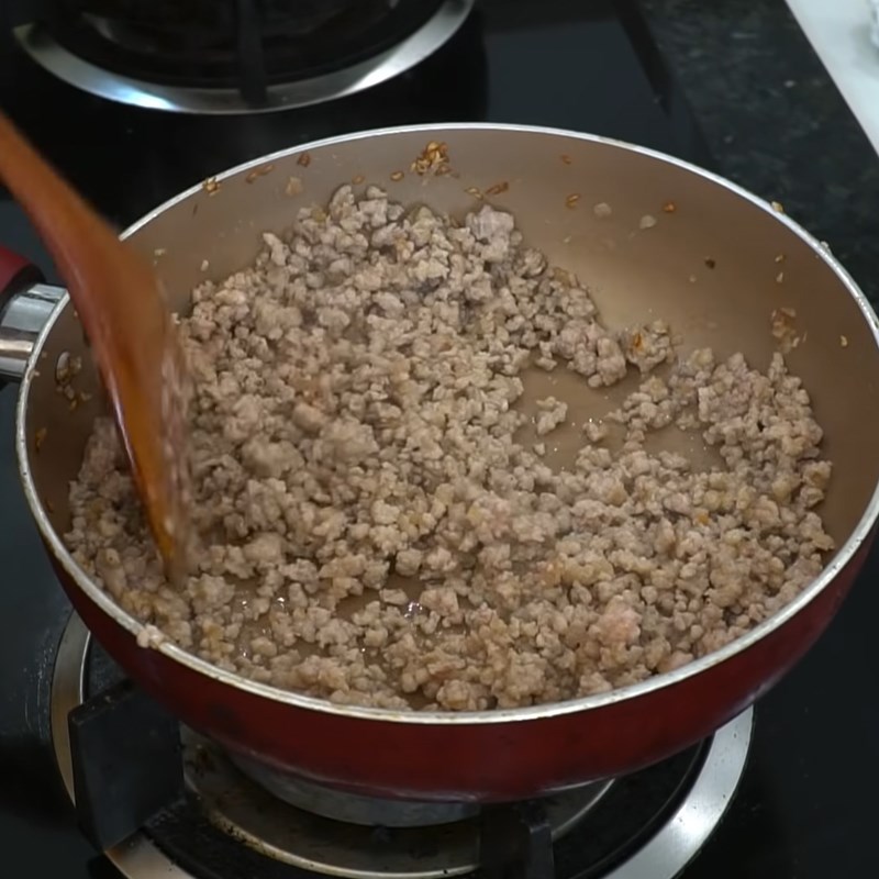 Step 3 Sauté minced meat for lotus seed spring rolls