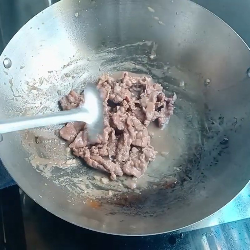 Step 5 Stir-fried beef Fresh beef salad