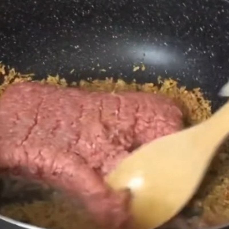 Step 2 Stir-fry beef Beef meatball porridge