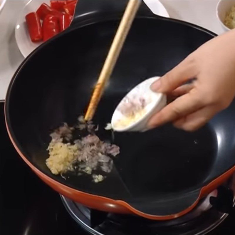 Step 3 Stir-fry beef for Satay beef hotpot
