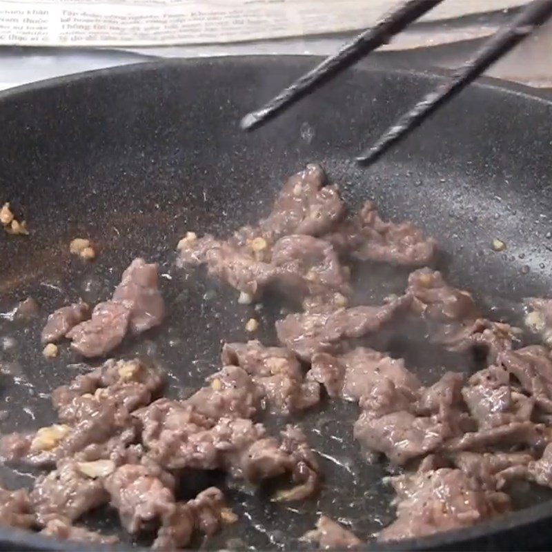 Step 3 Stir-fry beef Watercress mixed with beef