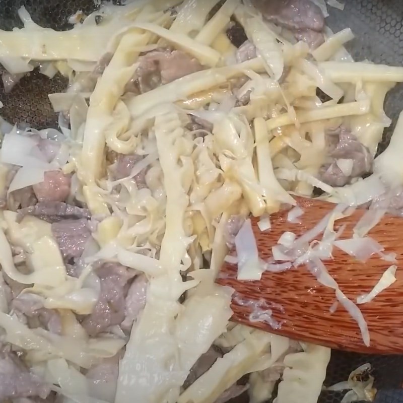 Step 3 Stir-fried beef with pickled bamboo shoots Beef stir-fried with pickled bamboo shoots