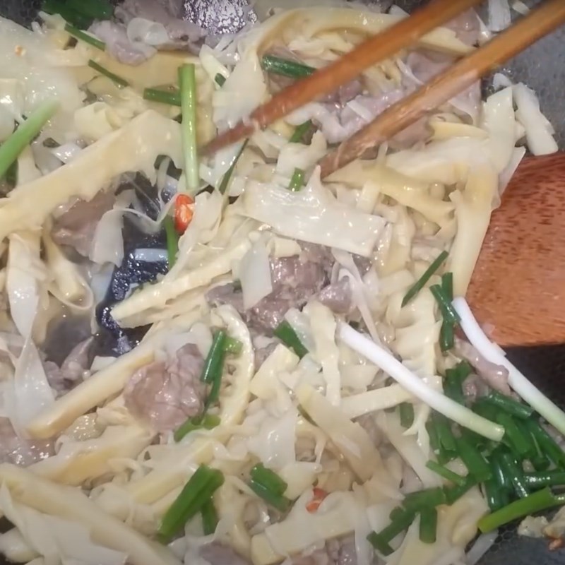 Step 3 Stir-fried beef with pickled bamboo shoots Beef stir-fried with pickled bamboo shoots