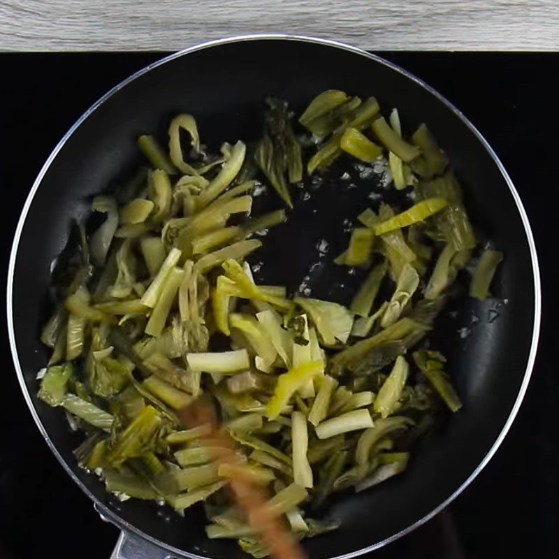 Step 4 Stir-frying beef with pickled mustard greens Fried rice with pickled mustard greens