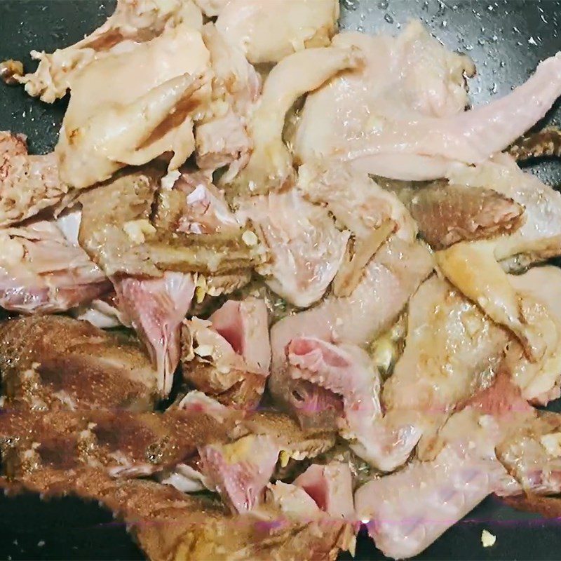Step 3 Stir-fried pigeon meat Sweet pumpkin pigeon porridge