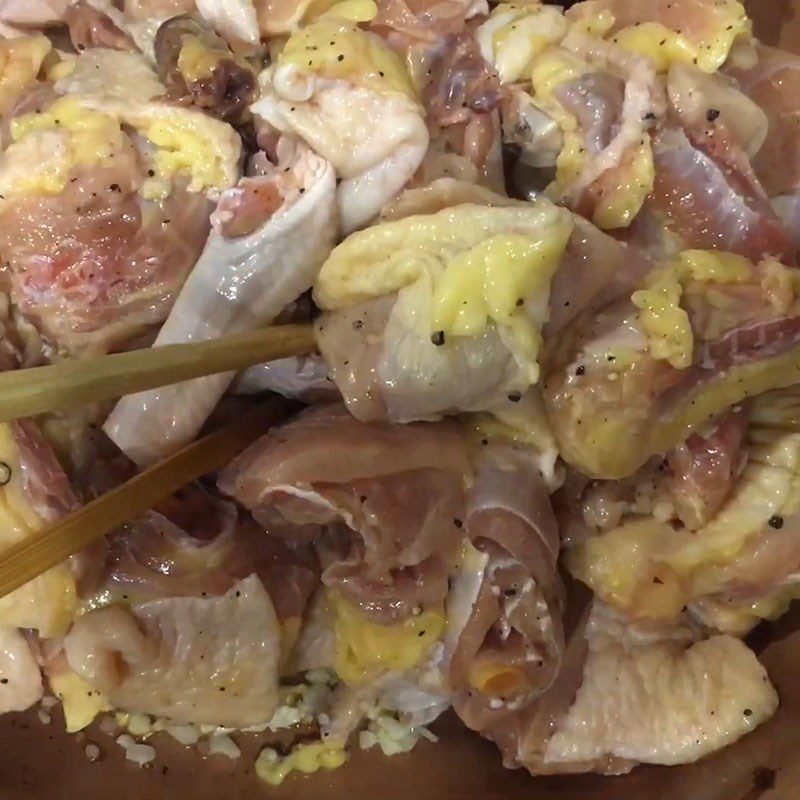 Step 4 Stir-fry the chicken Chicken hot pot with lime leaves