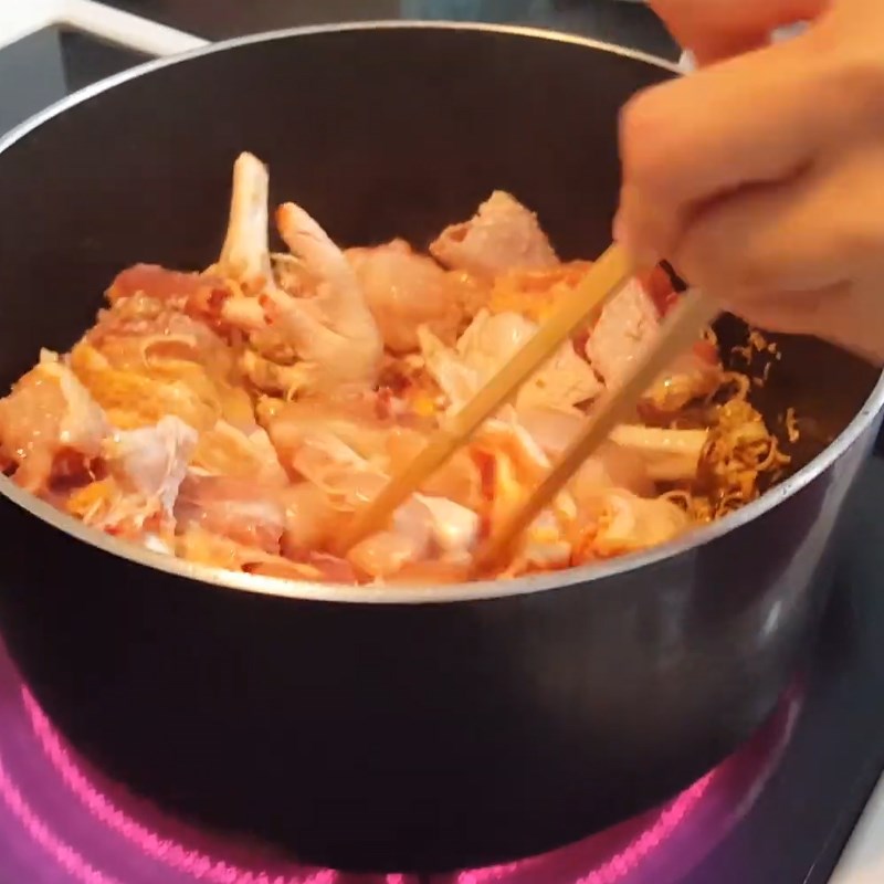 Step 3 Stir-frying chicken Five-spice chicken